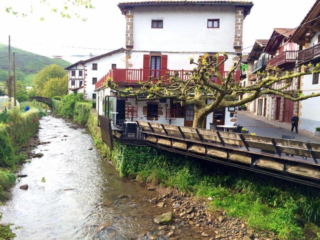 Hostal Auzoa Bera  Екстериор снимка