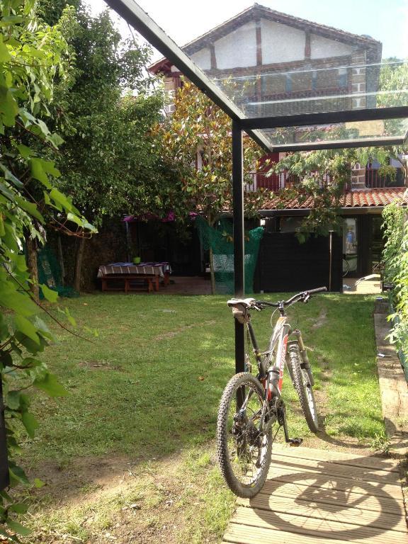 Hostal Auzoa Bera  Екстериор снимка